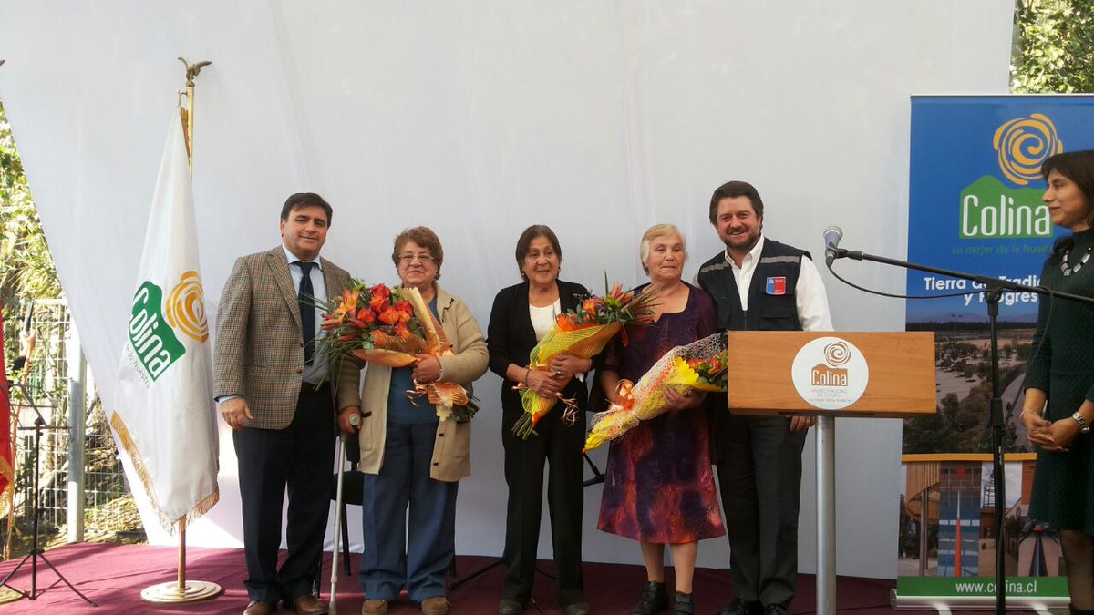 Reconocimiento a 3 ex dirigentas vecinales que estuvieron impulsando proyecto de Posta de Liray. Gracias <a href="/Orrego/">Claudio Orrego L.</a>