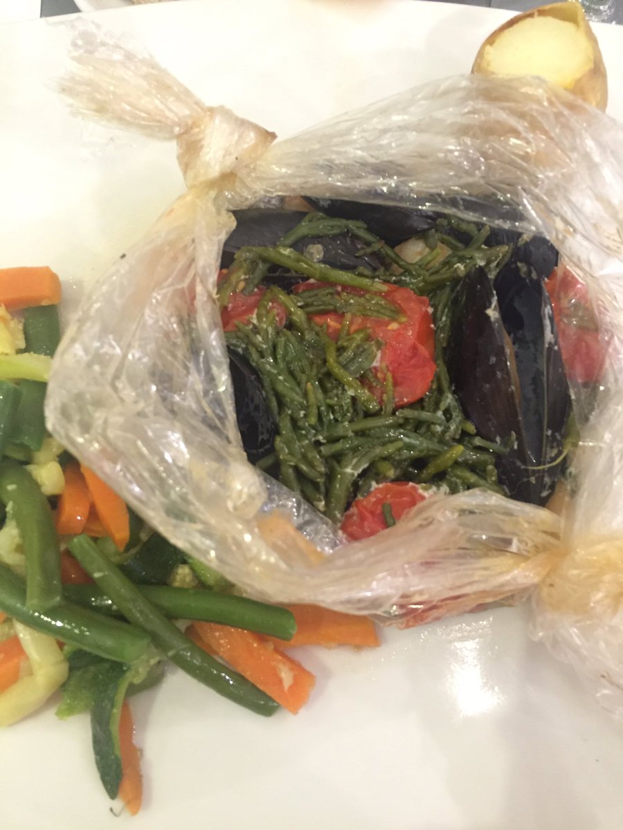 Tery_PeP's tweet photo. Tanta ricerca della materia prima con prodotti direttamente dalla Puglia. La pausa pranzo è diversa da #caturati https://t.co/JO0xnc28rM