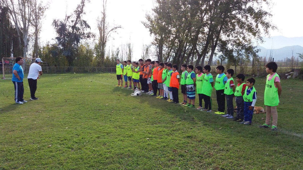 Ahora, inaugurando Escuela Municipal de Fútbol Viña Los Laureles Cc: <a href="/alcaldesoto/">Credes</a> #Rancagua
