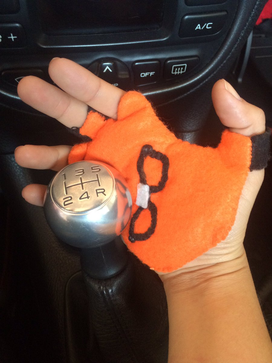 viviseaa's tweet photo. Driving with @OITNB 🍊 @LauraPrepon #AlexVause https://t.co/iZmvNDx6YQ