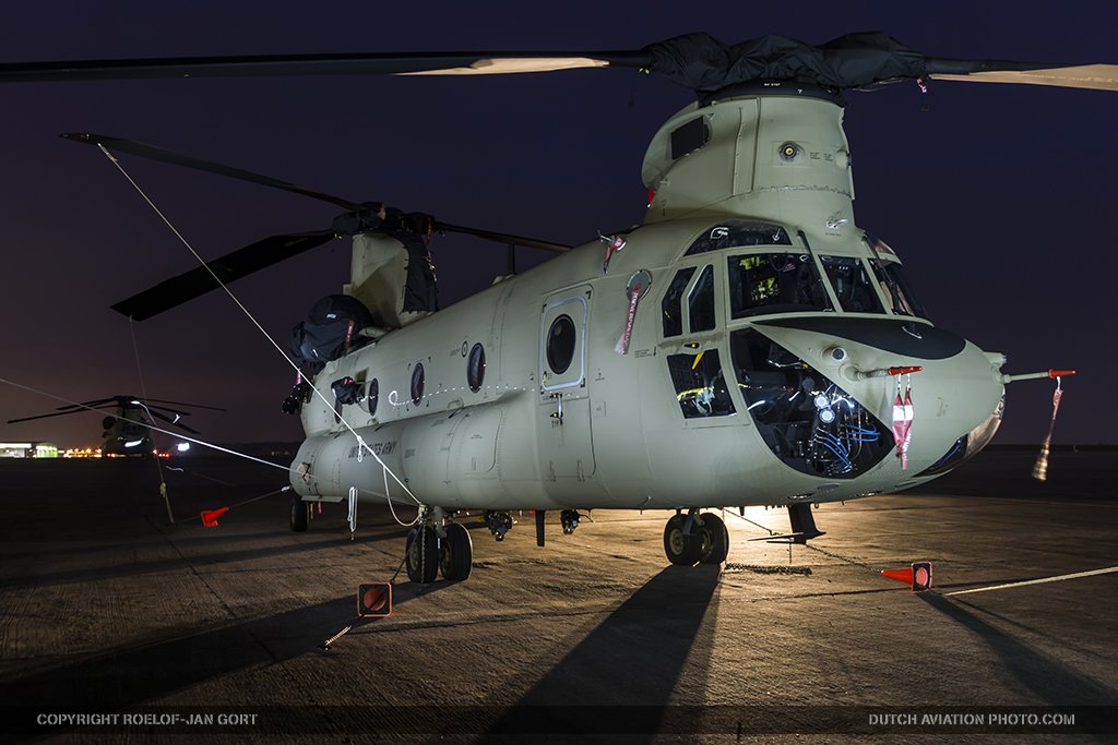 FHAeromedia's tweet photo. Boeing CH-47F Chinook @12thCab at Ansbach Airfield @USArmyEurope @USArmy @BoeingDefense #ch47 #chinook #nightshoot https://t.co/LV82sW21wF