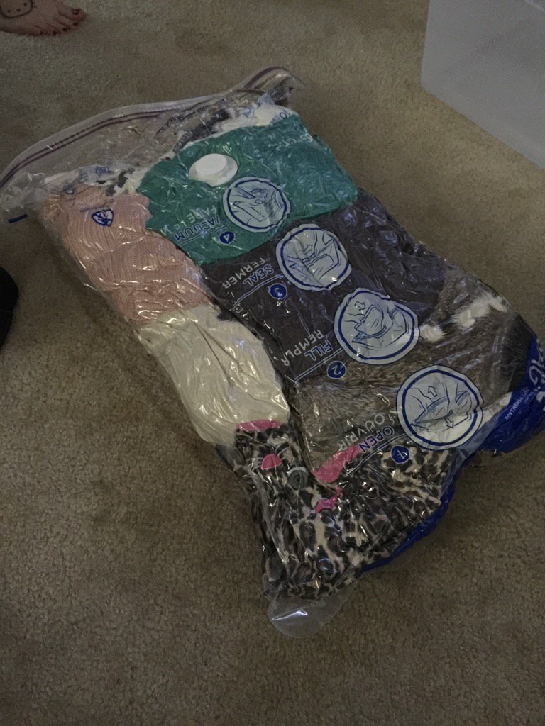 pixiejss's tweet image. Freeze-dried clothing! #Maine #Moveprep