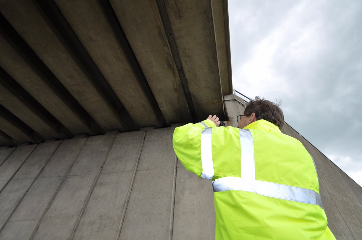 SteveVick80's tweet photo. @Cambridge_CIT 's @phuethwohl  collecting bridge condition data today near Huntingdon! https://t.co/vJI4gL2YFD