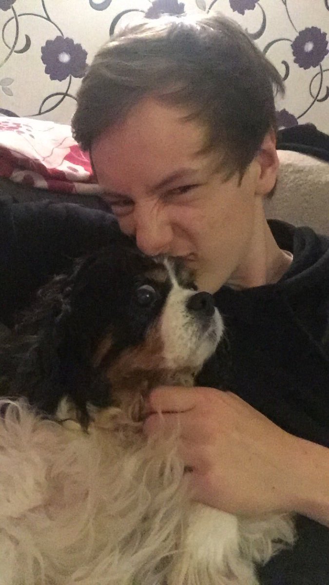 Hello to the worst brother ever <a href="/Baarryy_Painter/">Brad 🔰🇾🇪</a>