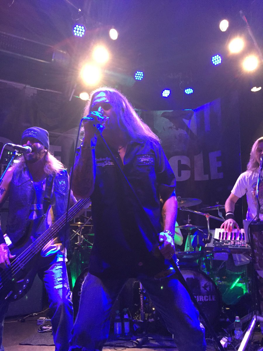 kuehleszeug's tweet photo. @ZakStevenss in top Form @circle2circle #zakstevens #circle2circle #metal #backstage https://t.co/SVrE7qpYwv