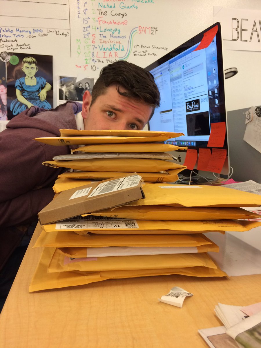 KBVR_FM's tweet photo. Got #newmusic in! #FreshStacks 📀 🙌🏽 💿 https://t.co/5IeNtzR1f2