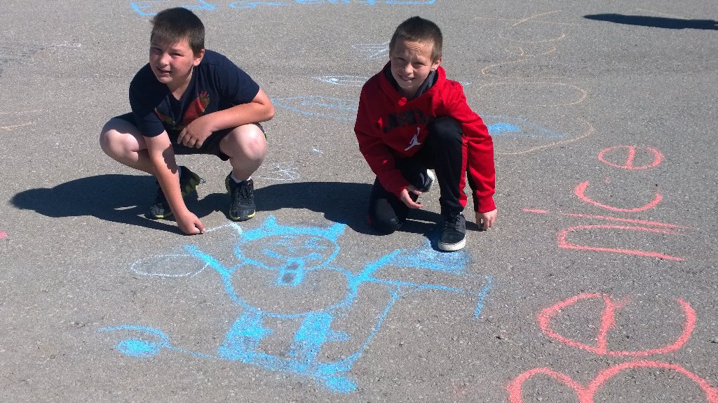 JarvisJets's tweet photo. Mental health week, chalk talk at JPS. Positive and encouraging messages for all. #bewell #gedsb https://t.co/UunjThCUJG