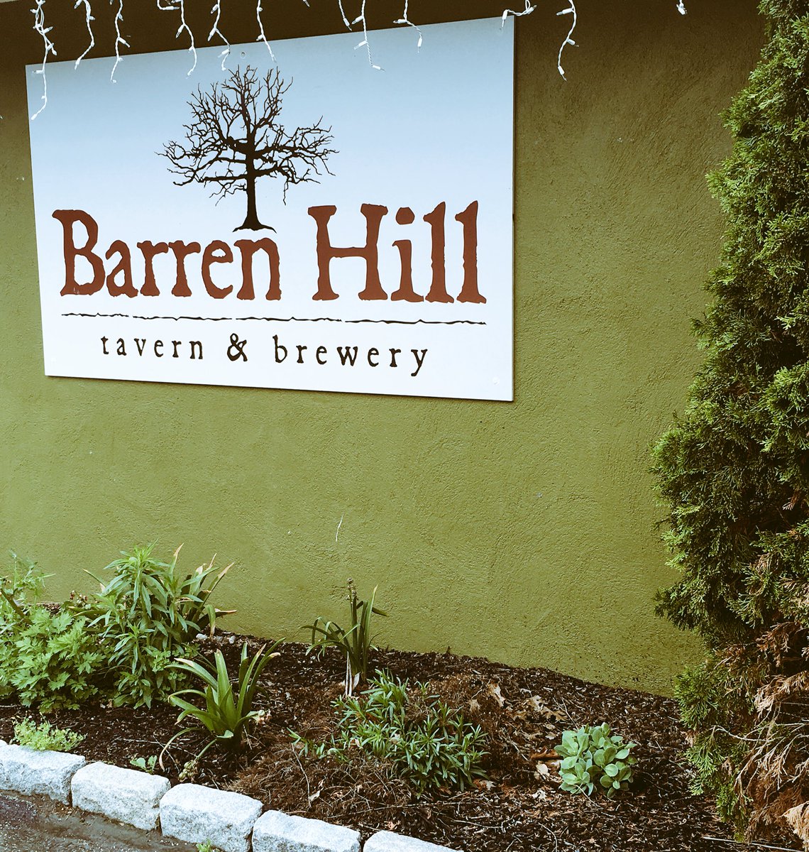 <a href="/BarrenHillTav/">Barren Hill</a> brought the crew to enjoy some local brews and good food-thank you for having us! 🍻 #philly #cbc16
