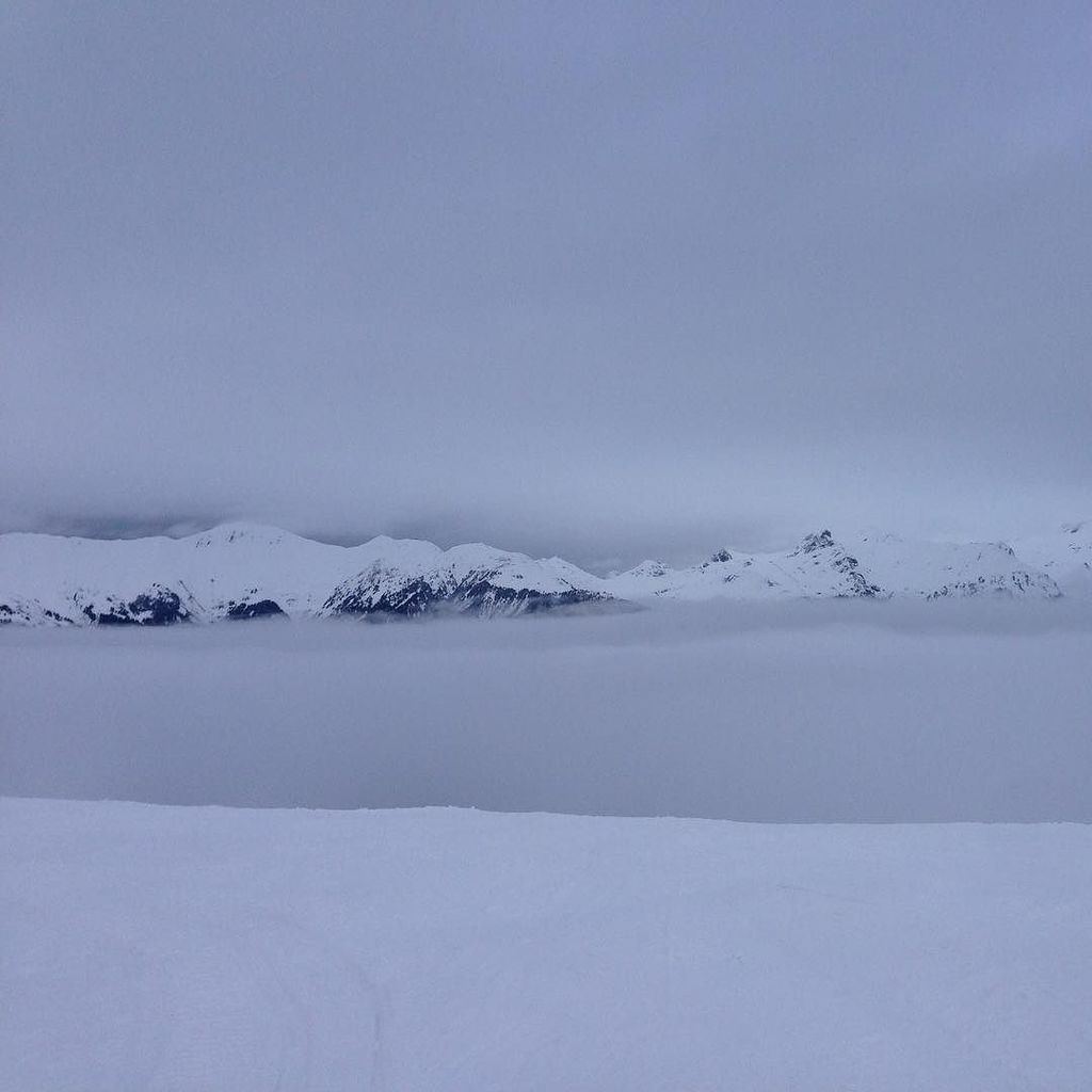 MontagneJadore's tweet image. Cloudfloor and cloudroof / View from Dou du Midi slope (2188 to 1475 m) / Courchevel / France / 24-02-2016 #cloudfl…