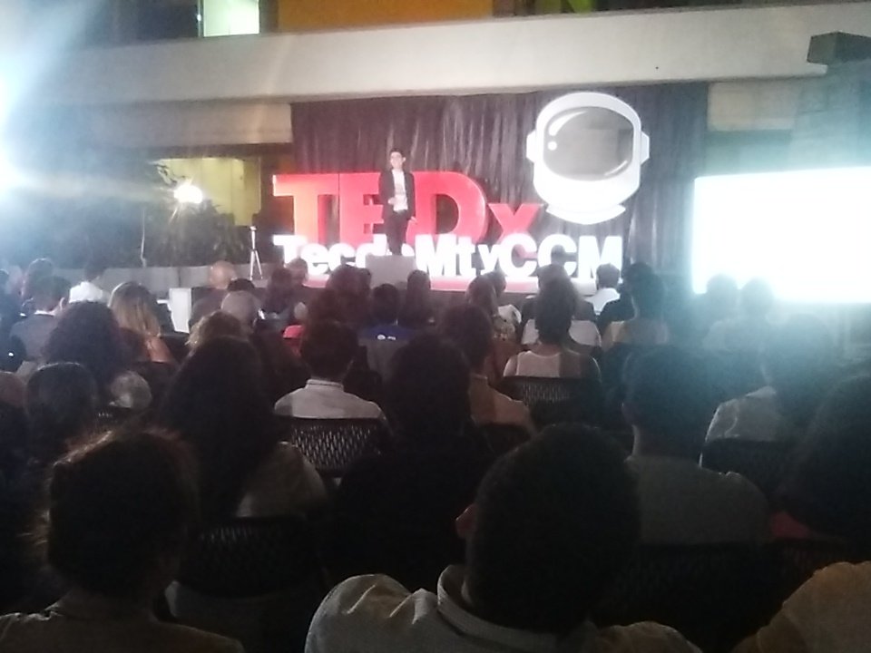 TEDxTecdeMtyCCM's tweet photo. Escuchando la talk de Eduardo Barrera: Calles Compartidas #EspacioPúblico https://t.co/dJoXa2g3bB