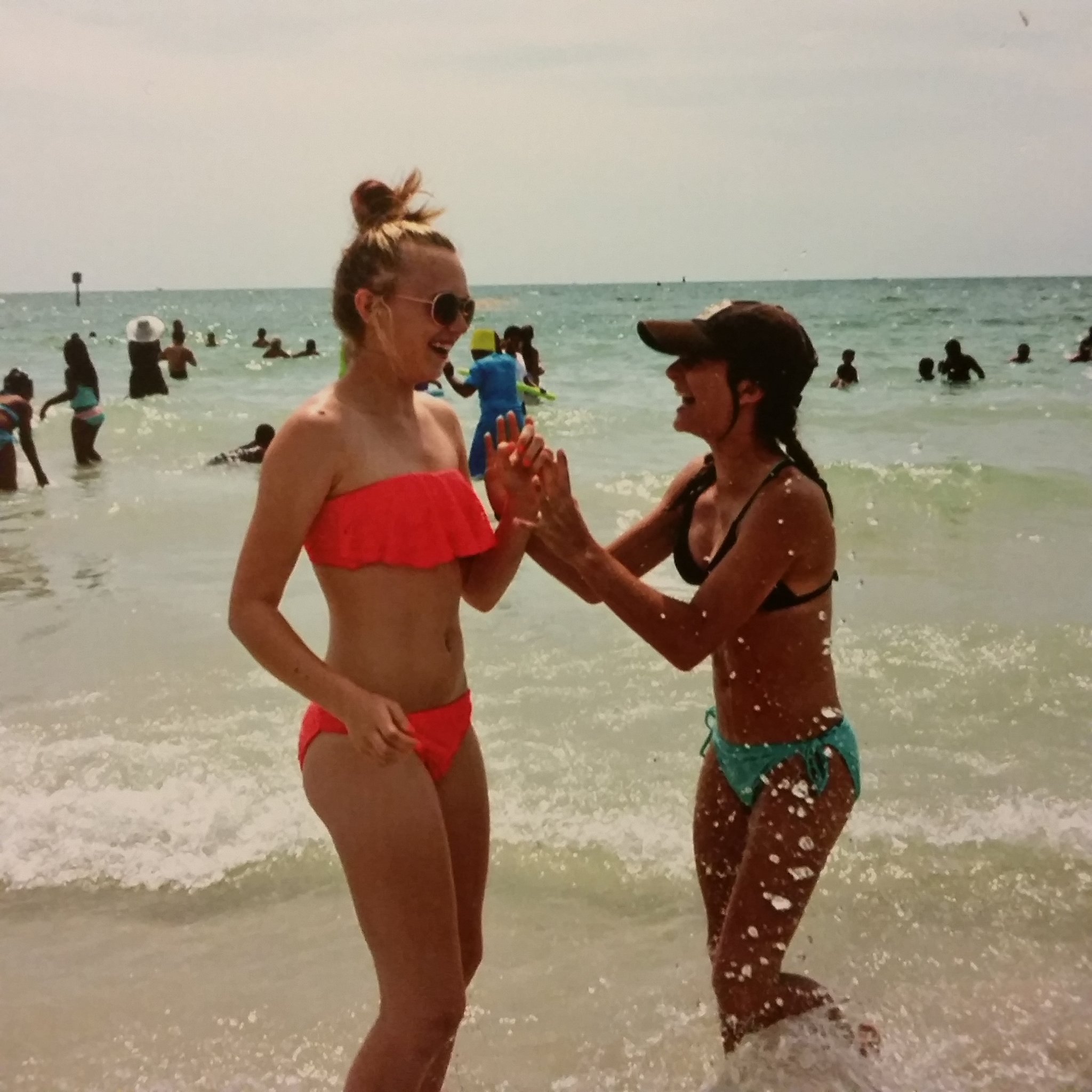 Mckenna Grace on X: “Thankful for these amazing girls 😘💞 https 