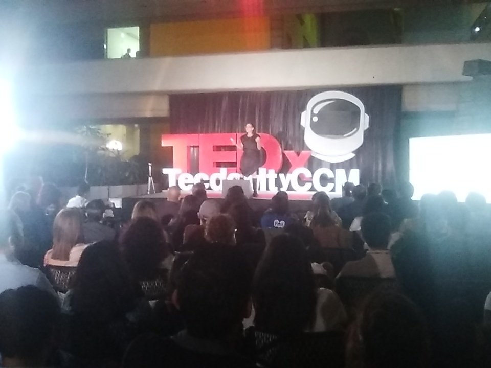 TEDxTecdeMtyCCM's tweet photo. ¿Cómo puede conocer un pez el agua, si nunca ha salido de ella? #AledelaPuente #EspacioArtístico https://t.co/nnGhxr2sMM