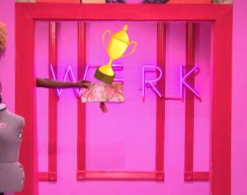 katya_zamo's tweet photo. The whole time it's been right there. The purse. The purse will com in 1st, win the prize &amp; power to destroy us all https://t.co/7wWwzQ0sJi