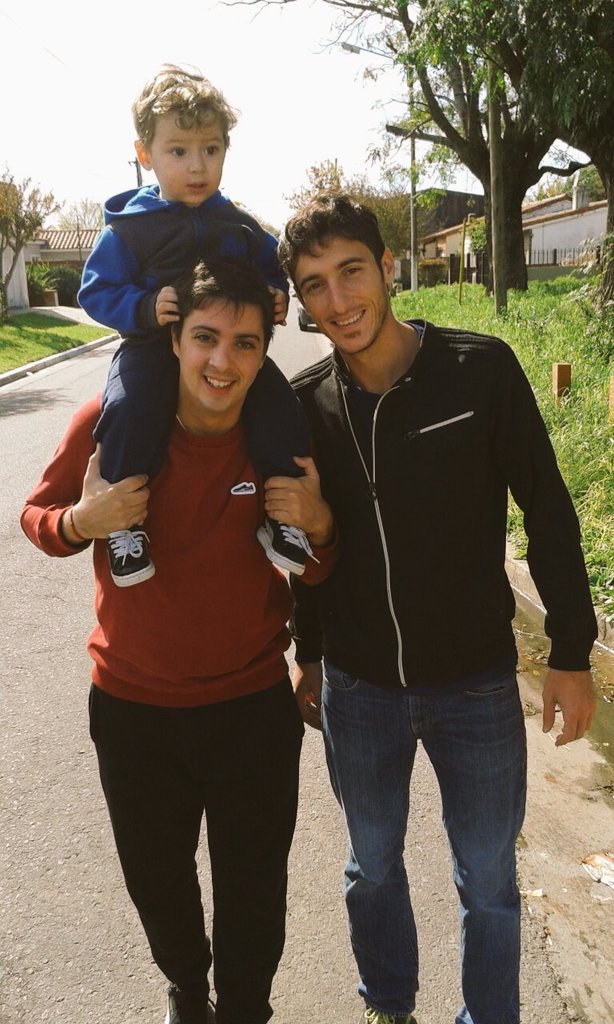 nalvarezru's tweet photo. Recorriendo el barrio con tío y el padrino! #teDan https://t.co/WTmRPOTZRw