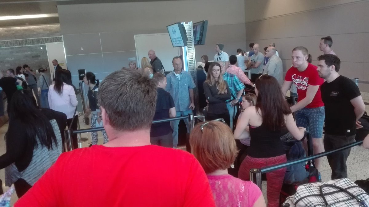 MichelCloosterm's tweet photo. #ba270 More than 60 people to check in  cancelled flight half hour before closing. @British_Airways like a challenge https://t.co/0x4apzUPUc