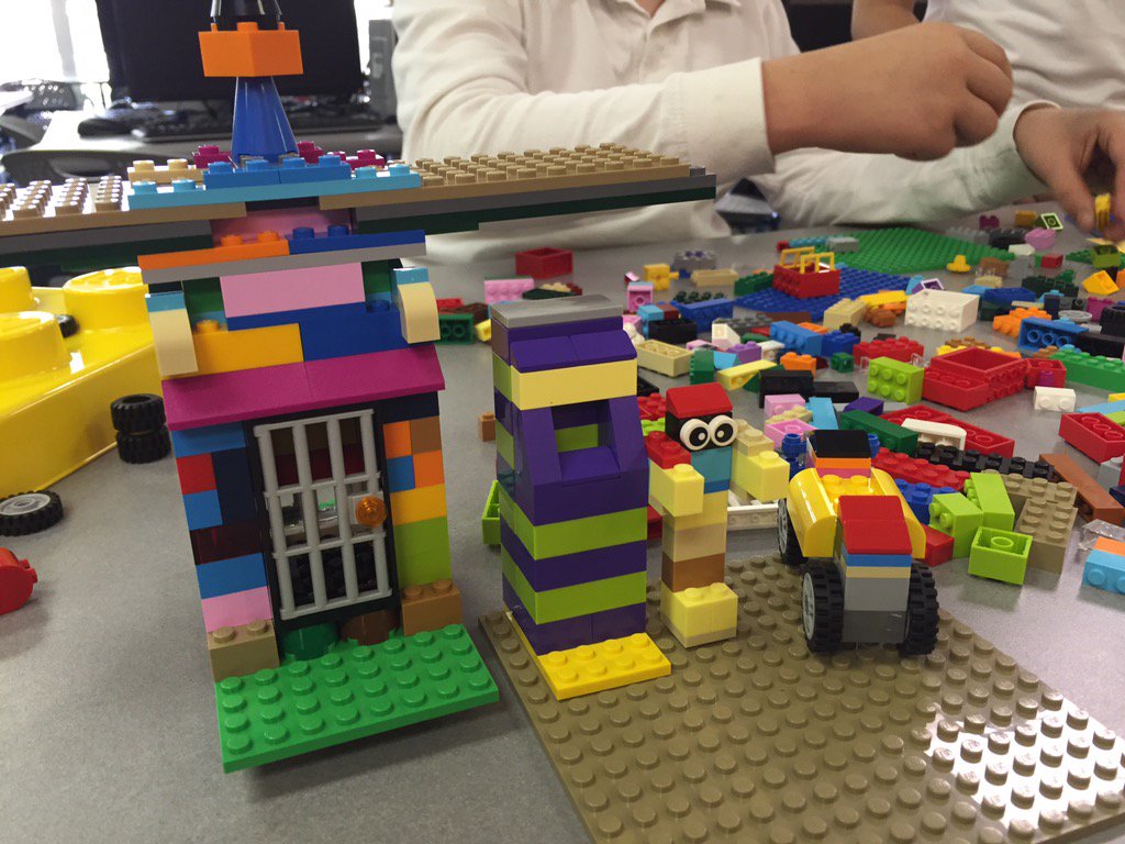 SciFi_Club's tweet photo. SciFi Club making @LEGO_Group creations! #neisd #KruegerMS at @Library_Krueger https://t.co/17zOazYLaF