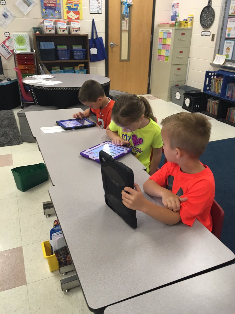 MrsTechieG's tweet photo. @Mrs_KShufelt Ss use @PicCollage &amp; @Seesaw to show their knowledge of animals @hmesshine #a1digitalinnovation https://t.co/O9y6q2wvRi