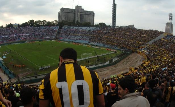 ovacionuy's tweet photo. #Clasico | Los hinchas visitantes estarán: Peñarol le dará tribuna y media a Nacional.
►https://t.co/bGYMrVxry4◄ https://t.co/8NC92RDWFd