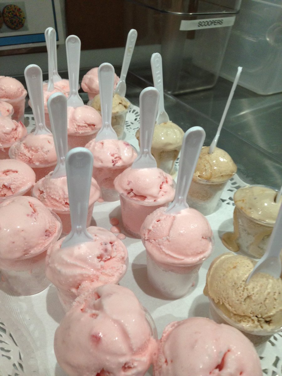 decacbhs's tweet photo. CREAM is getting prepped for its #DECANight Soft Opening! https://t.co/vtVpx0FZov
