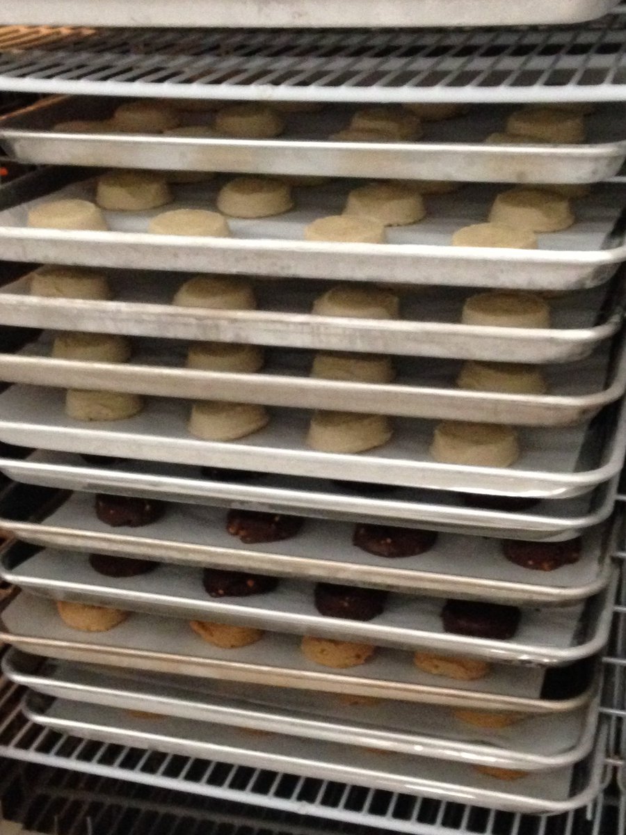 decacbhs's tweet photo. CREAM is getting prepped for its #DECANight Soft Opening! https://t.co/vtVpx0FZov