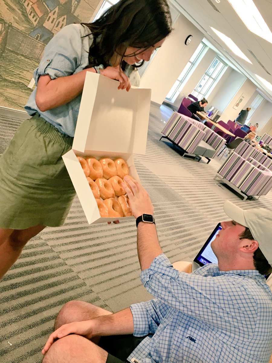 TCU_SGA's tweet photo. Handing out 300 donuts to students in the @TCULibrary! Keep pushing through this finals week frogs!! https://t.co/xOPDNhgcVC