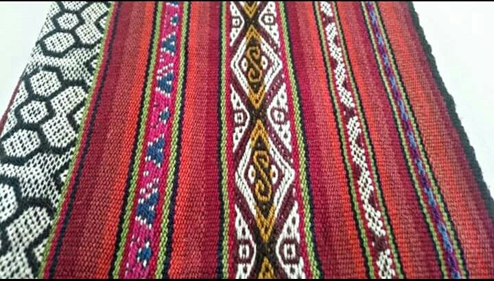 TiendaAndina's tweet photo. Para el #DiadelaMadre regala con identidad --> Ruanas de Aguayo. #Calama #Antofagasta. Consultas x DM. #TiendaAndina https://t.co/SAVEr6gpOI