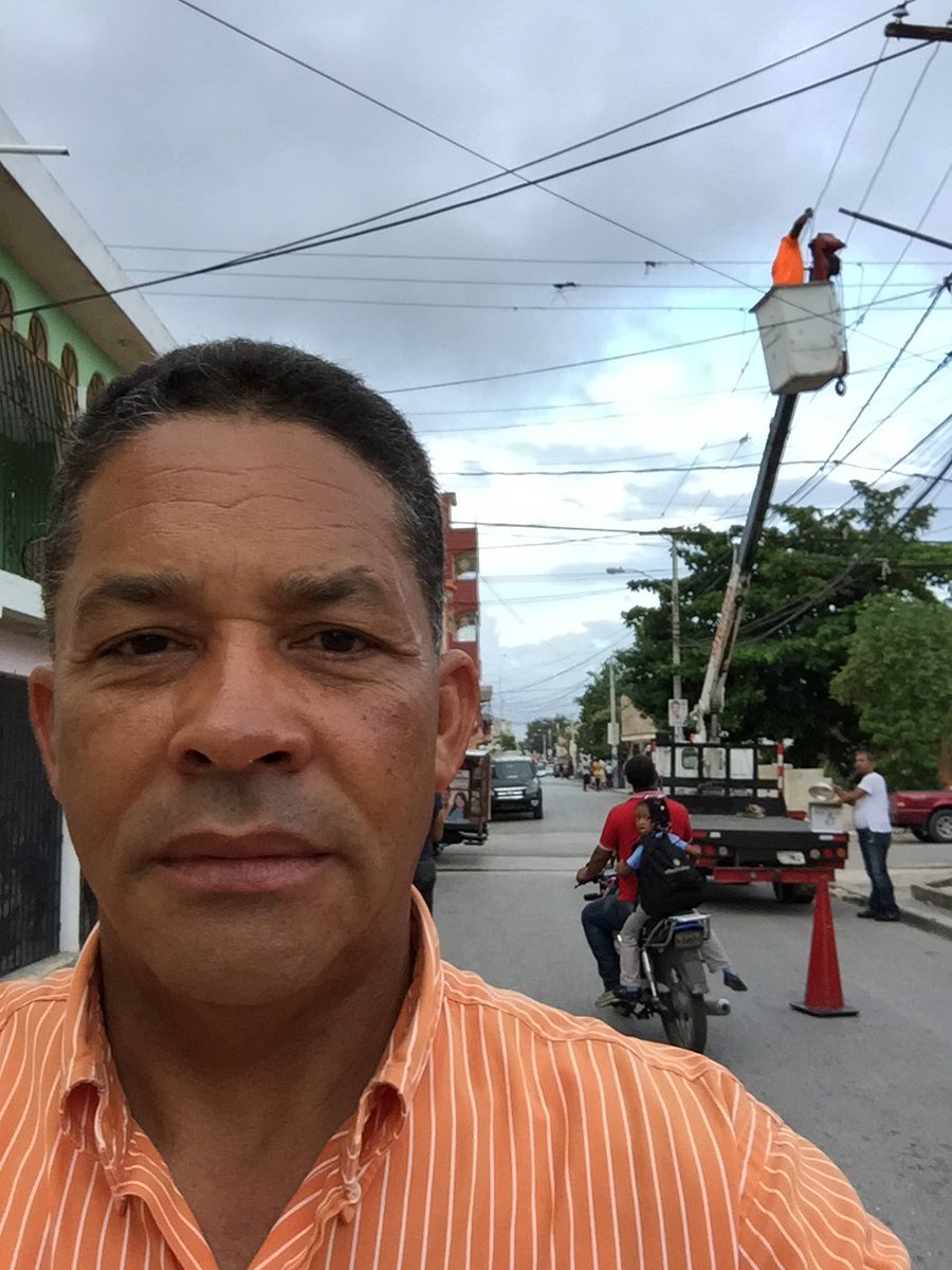 eugeniocedenolr's tweet photo. En el día de hoy iniciamos operativo de instalación y reparación de lámparas en Villa verde https://t.co/gxOjqpcvEL