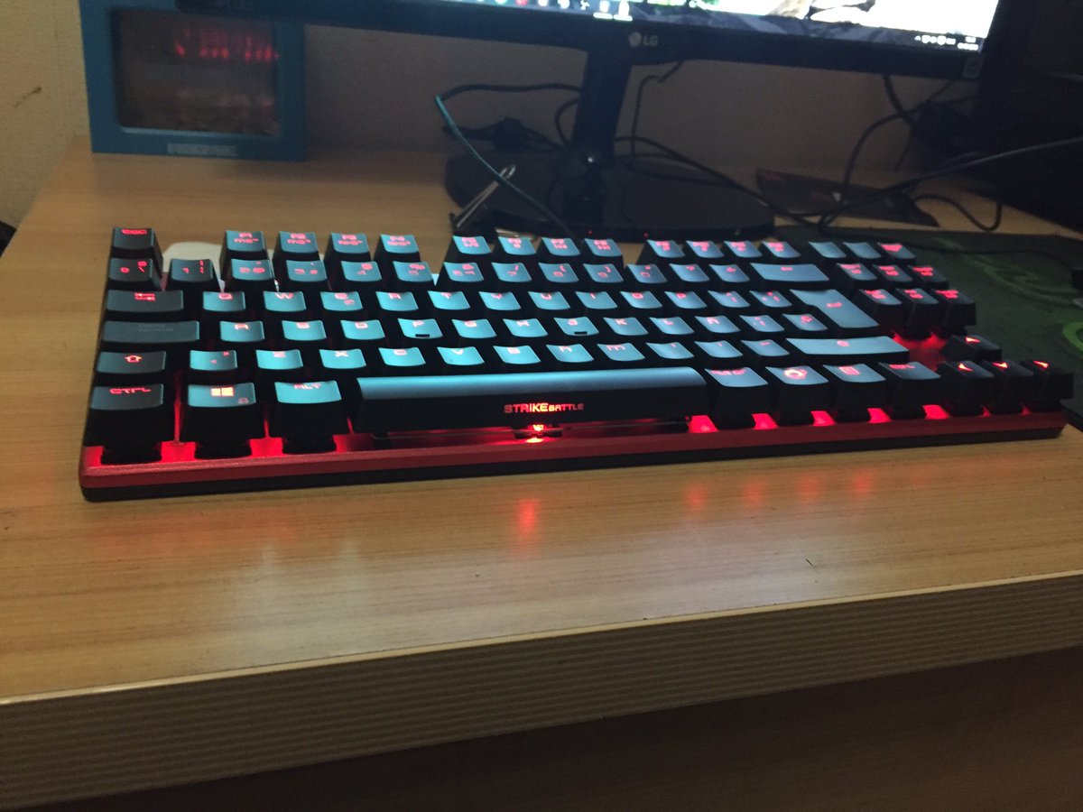 HiiamSAFE's tweet photo. Con teclado nuevo!!! #ozone #strikebattle @ozonegaming https://t.co/akEyhnAYlE