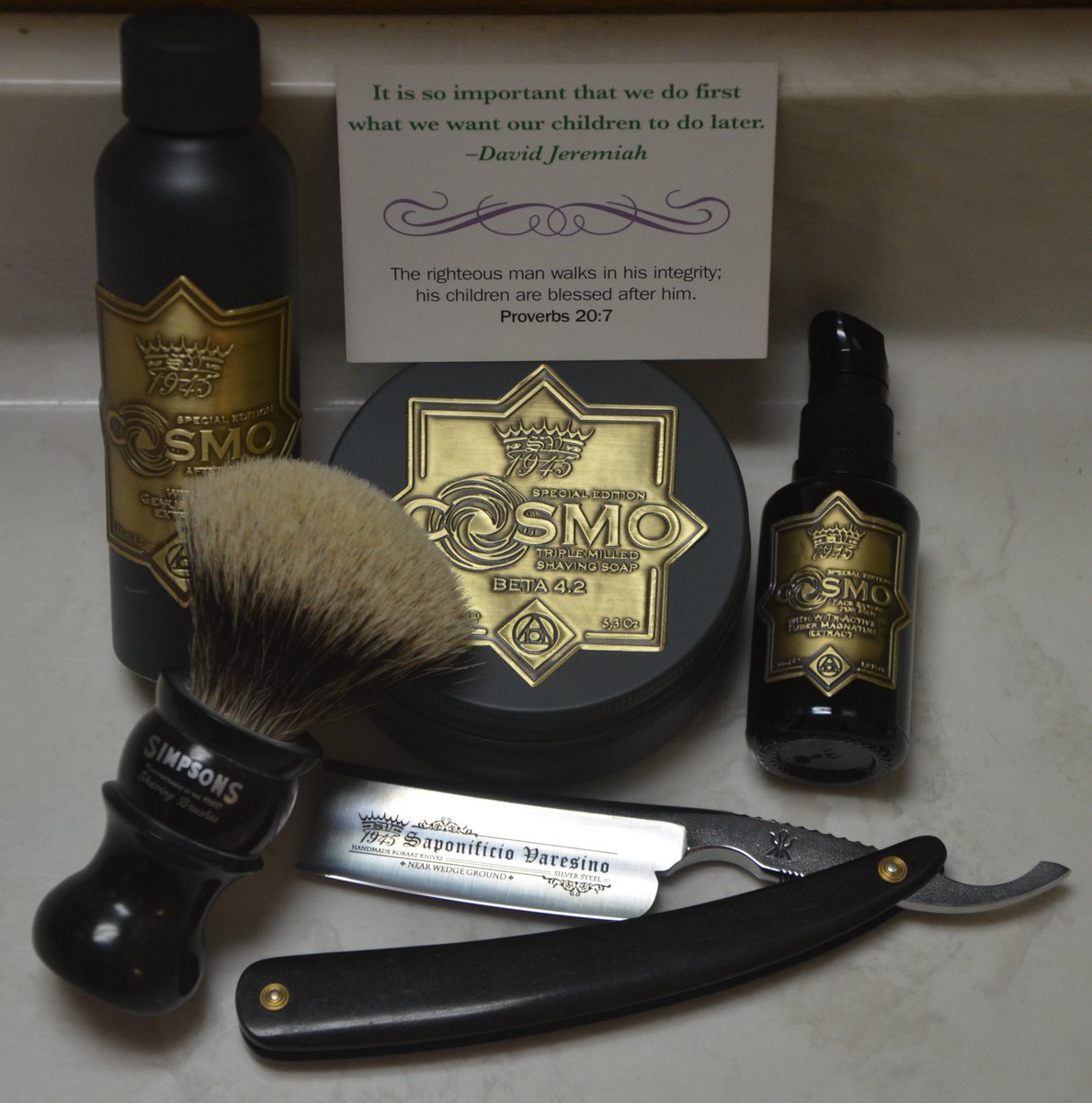 #SOTD SV Near Wedge by Koraat 8/8 Str8Rzr <a href="/AESimpson1919/">Simpson Brushes</a> Dark Horn M7 <a href="/DYD_Varesino/">DYD</a> <a href="/Sap_Varesino/">Saponificio Varesino</a> Cosmo