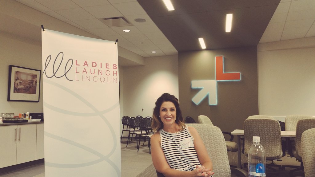 So excited for <a href="/tiffverzal/">Tiffany Verzal</a> from <a href="/V2Content/">V2 Content</a> ! Thanks for sponsoring <a href="/SelectLincoln/">Select Lincoln</a> !