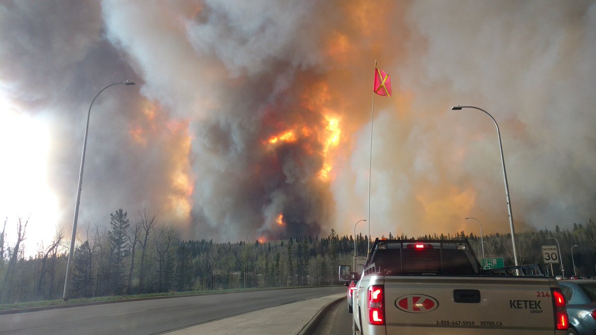 michaeljplouffe's tweet photo. This was the scene not long ago evacuating Fort McMurray #ymm #abwildfire https://t.co/kKKWNun2Ir