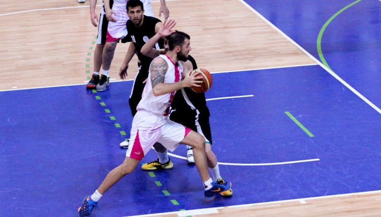 Erkekler Basketbol’da Finalistler Belli Oldu universitelersporligi.org/haber/erkekler…