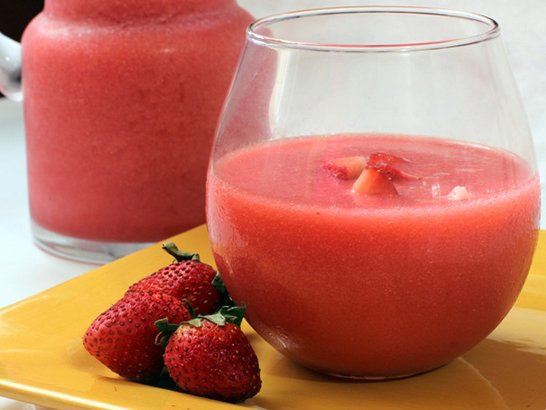 events_victors's tweet photo. El jugo de pera, fresa y frambuesa tiene antioxidantes, es diurético y rico en fibra, desinflama el estomago #TipsPP https://t.co/oyTvcDZNua