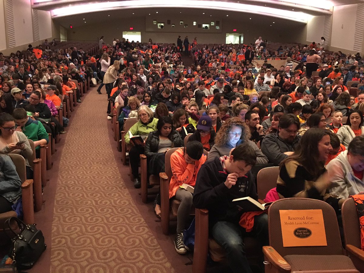 sunbladedrgn's tweet photo. At the one and ONLY book tour for #TheHiddenOracle by @camphalfblood !!!!! https://t.co/3jGKdOhyVt