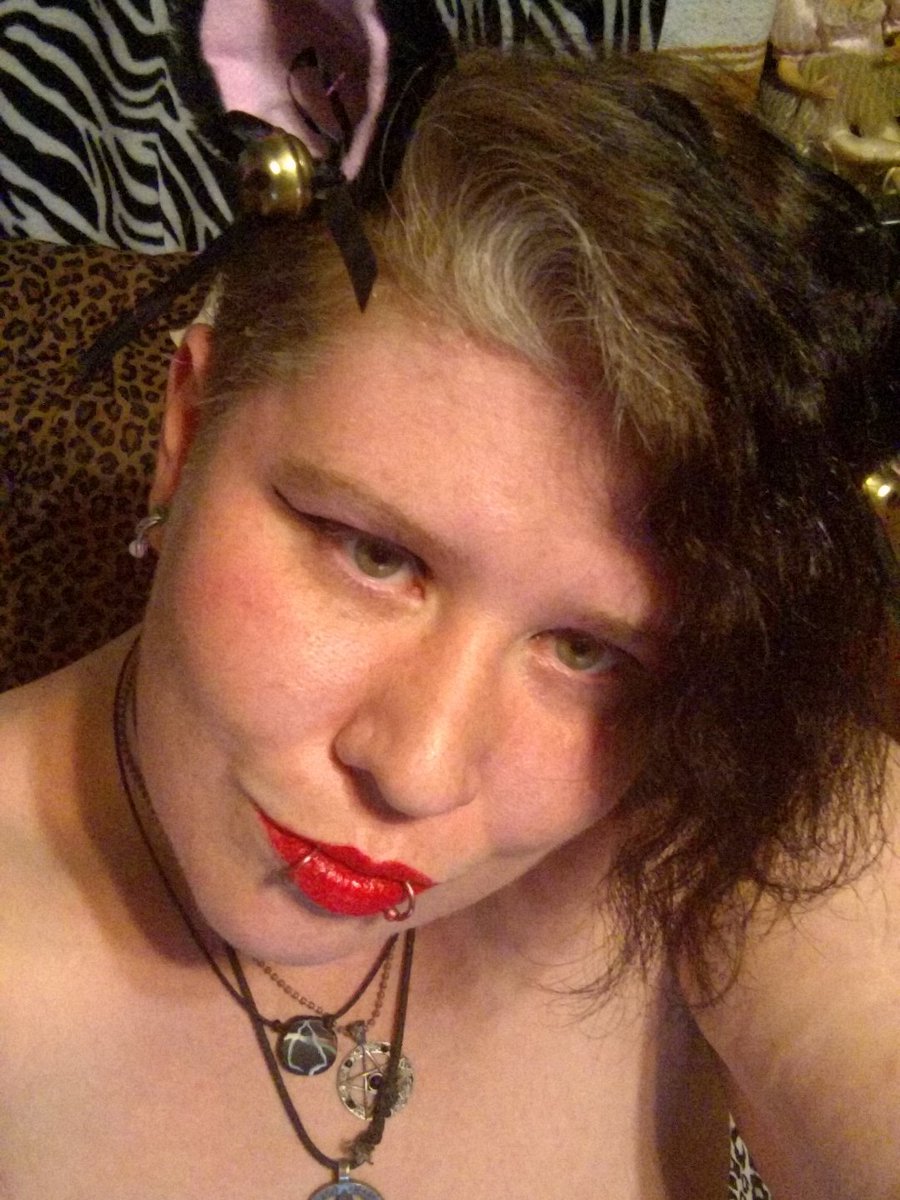 alael_faro's tweet photo. Kitty ears on #chaturbate https://t.co/vxsMZ2t5u8