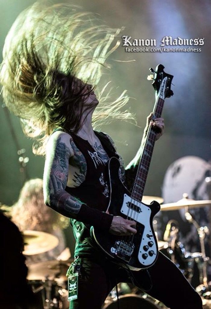 Skeletonwitch's tweet photo. Please wish a happy bday to our wild bass man, Evan Linger. #4stringsforlife https://t.co/llsEo0jN69
