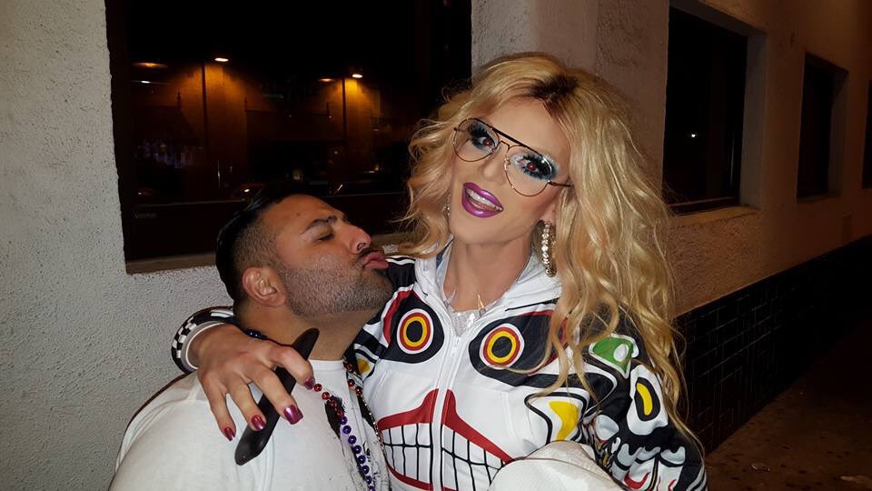 FlyJules's tweet photo. When you're scrolling through pics on your phone and can't remember posing with the fabulous @willam #BEATMUG 👄💅🏾💄 https://t.co/9dEjqPNjo3