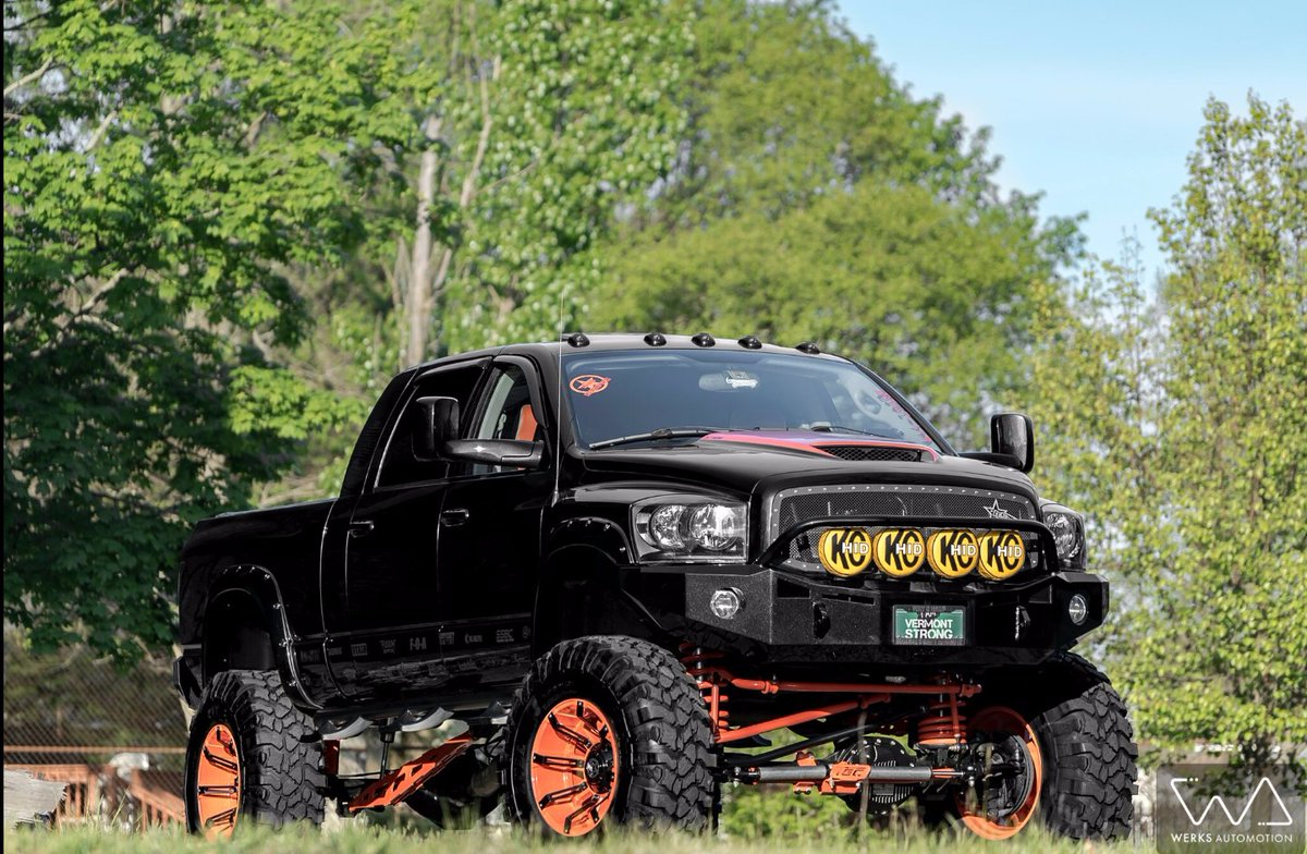 Hemivt's tweet photo. #topguncustomz #fusionbumpers #kchilites #anthemoffroad #pitbulltires #magnaflow #odysseybattery #sbfilters #viair https://t.co/n7vA0Fum4e