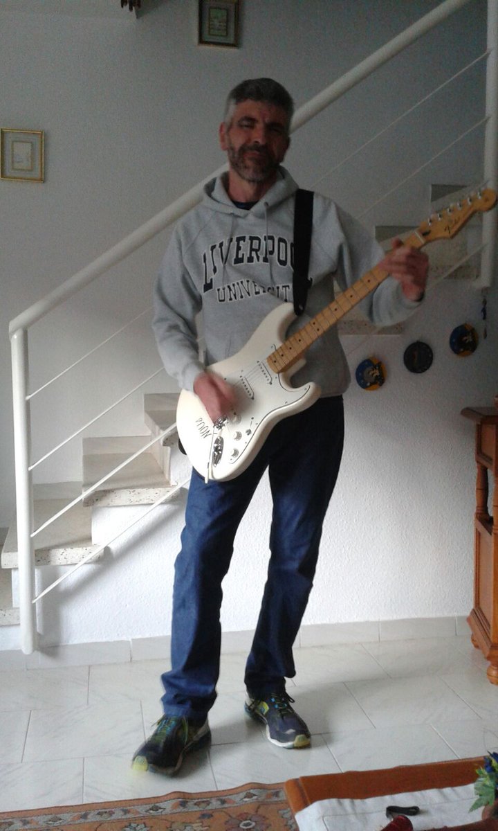 luis guitar tweet media