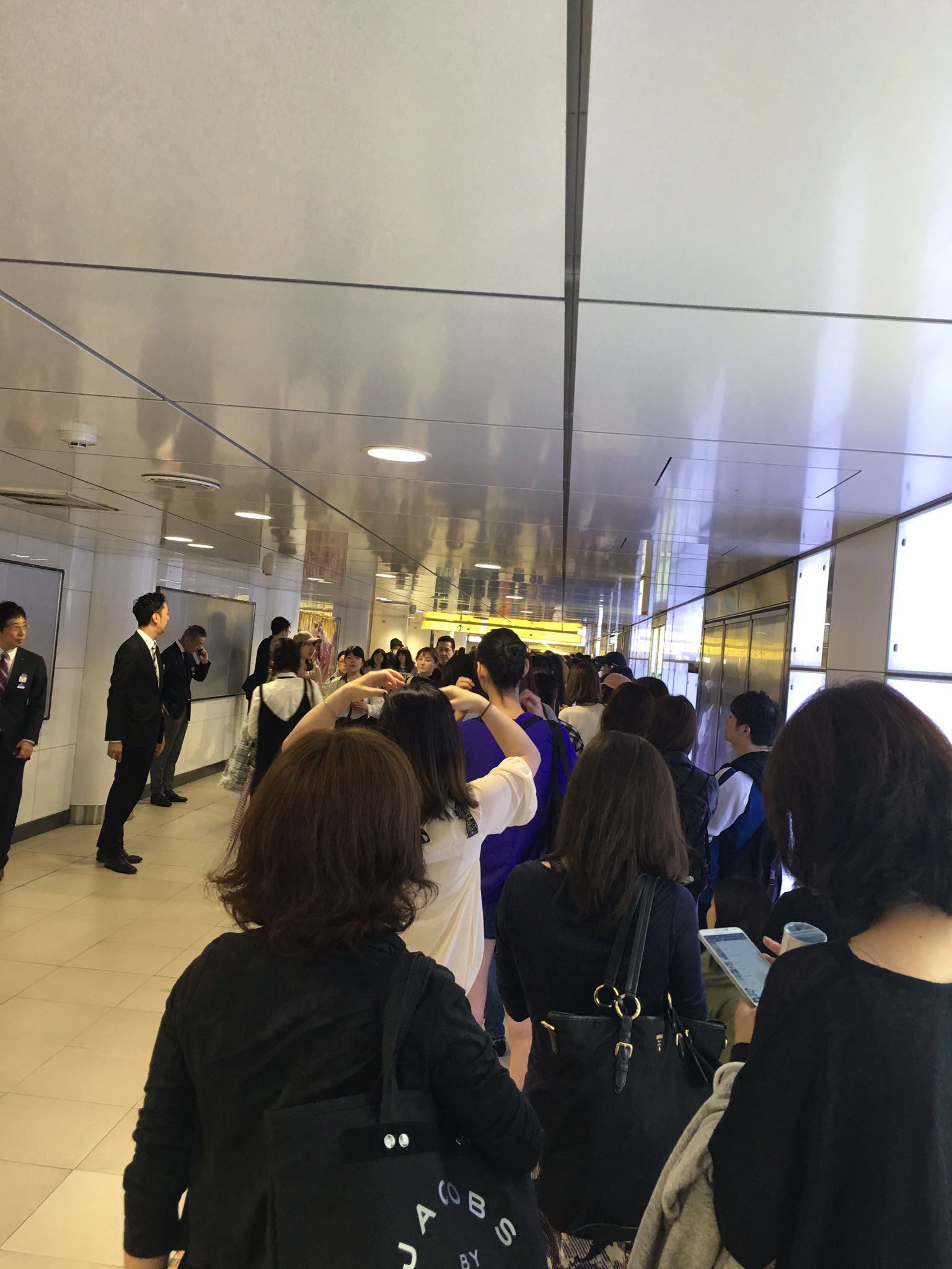 일본에서 모스키노 모델이 된 태민 | 인스티즈