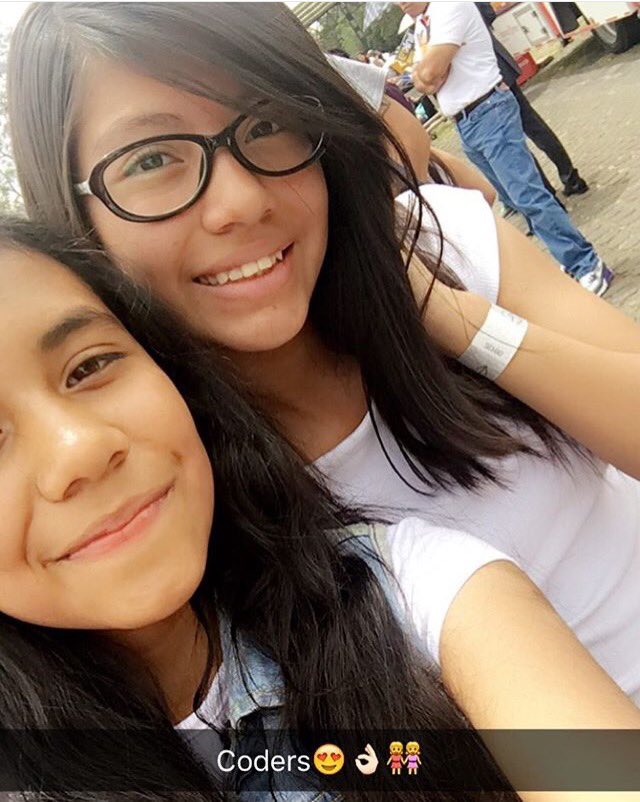 ValeriaMtz222's tweet image. #CODERSFOREVER @valeosorios ✨ Vales mil Val, te quiero ese día dios!!! @CD9 son + que perfectos 😍❤️😍✋🏻😭✨🙈30•05•16👬👬👫