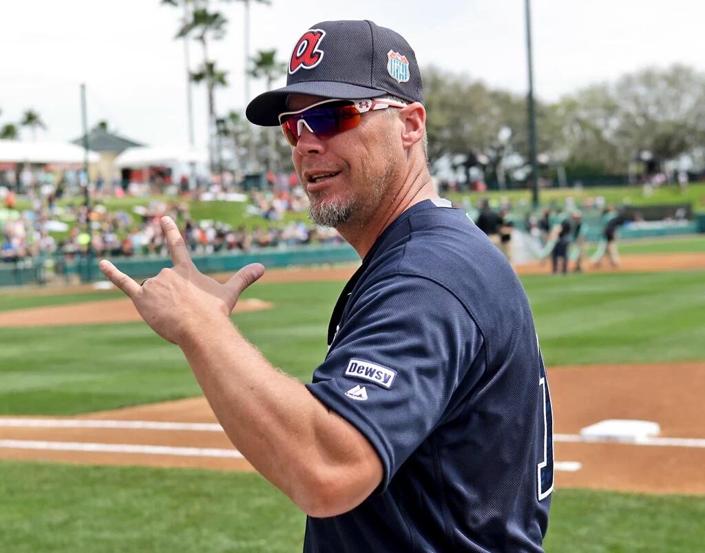 The_Shadow_68's tweet photo. @Braves....How many runs is that now ?? Never mind @RealCJ10 says that's 3 ! #Thisishowwechop https://t.co/eC5oc6BWEm