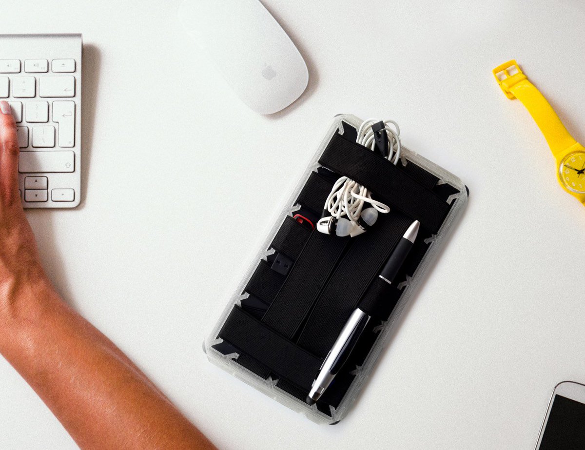 GadgetFlow's tweet photo. The Sling – Rethinking the iPhone and iPad Case https://t.co/egFdfEaRs9 Your #iPhoneCase now becomes more spacious! https://t.co/b5z6PpBD3D