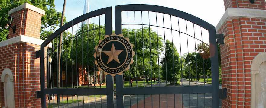 JtFielder's tweet photo. Blessed to say that I will be furthering my education and playing basketball at Howard Payne University. 🐝🏀#HPU2020 https://t.co/UyTb4odfZc