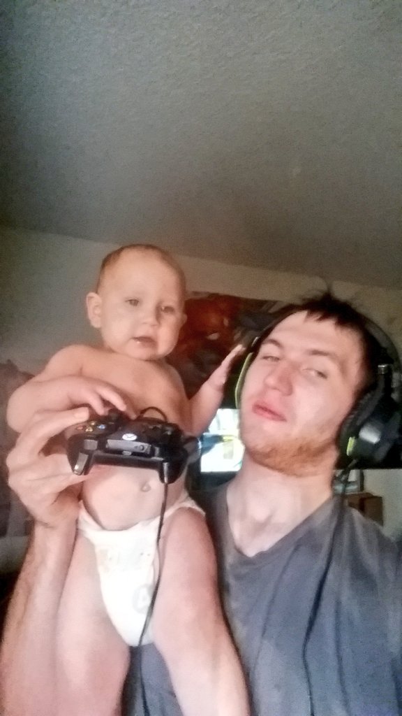 FilmsClean's tweet image. A family that games together stays together