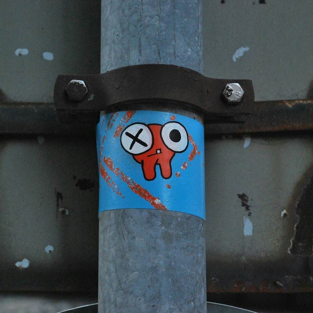 BrujaMaracc's tweet photo. #Langweilig
#HkdNs #streetart #streetarthamburg #hamburg #welovehh #sticker #slaps #urbanart #monster by hkdns.sh_t https://t.co/V2AyIGiefC