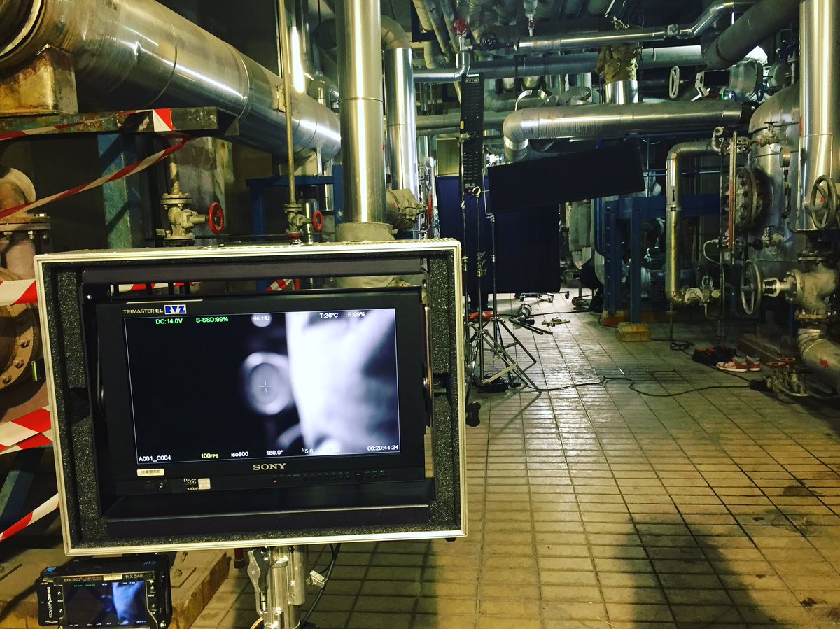 ggamain's tweet photo. #tournage #pub #Kiloutou #aladure @GRENADE_SPARKS https://t.co/aIyc59S6qL
