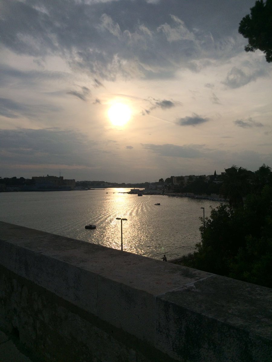 SecondaDMarz's tweet photo. E il naufragar m'è dolce in questo mare. Leopardi  #FotoEParole  @CasaLettori https://t.co/zOtSmvXviB