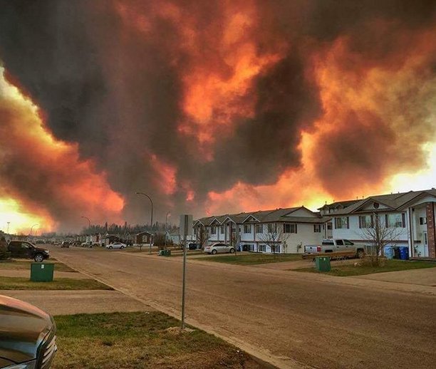 Apocalípticas imágenes del gran incendio de Alberta, Canadá Chl2GexWsAQYdt9