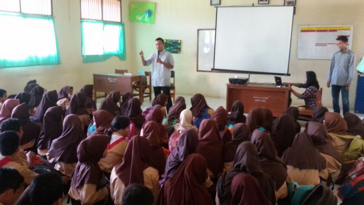 MCAP_Depok's tweet photo. Kak Wanto &amp; Bu Rita dari tim @MCAP_Depok @depokdiskominfo memperkenalkan ttg MCAP Kota Depok @fitriawansumadi https://t.co/cFfTOihbL4